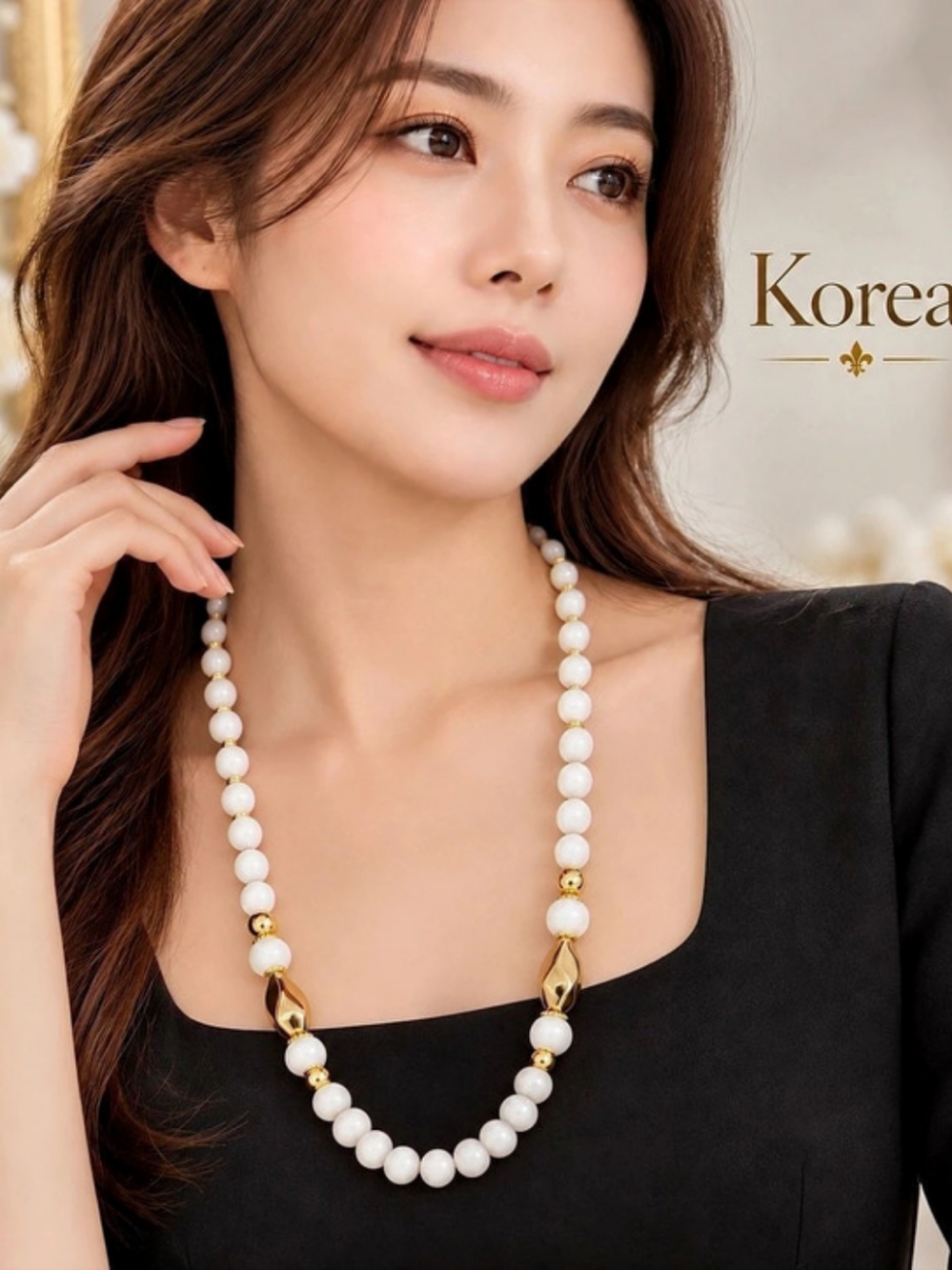 Pearl Beaded Necklace in White & Gold Like New
